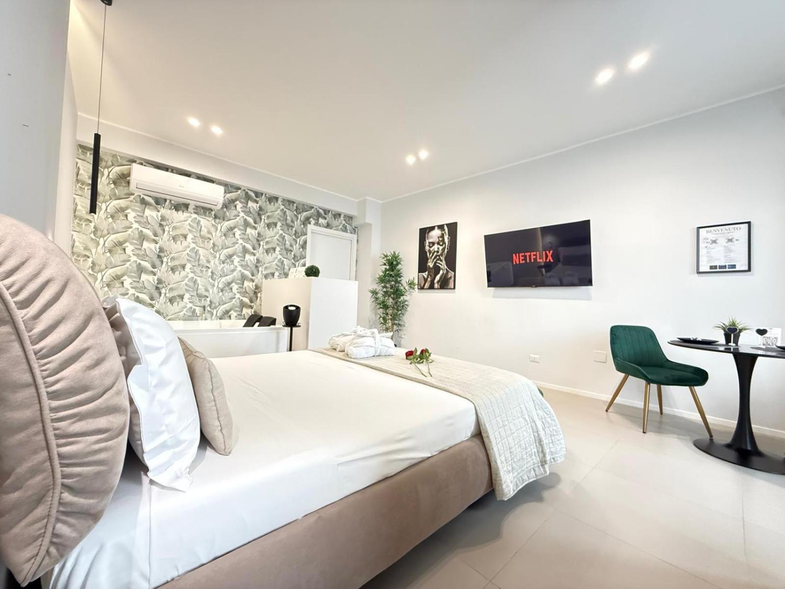 Luxury Apartment - Suite Cavour Бари Экстерьер фото